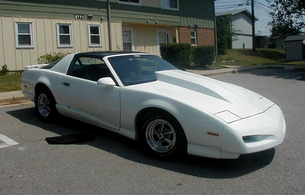 "Here are a couple of pictures of my '91 Firebird w/ 305 TBI. 